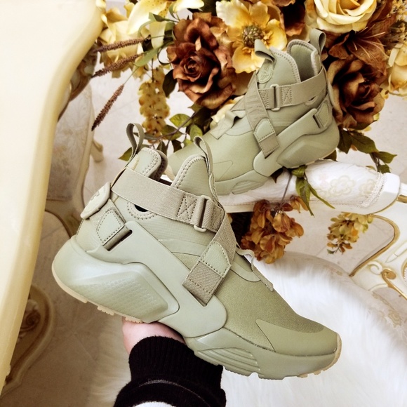 Nike Women' Air Huarache City Neutral Olive - Picture 2 of 8